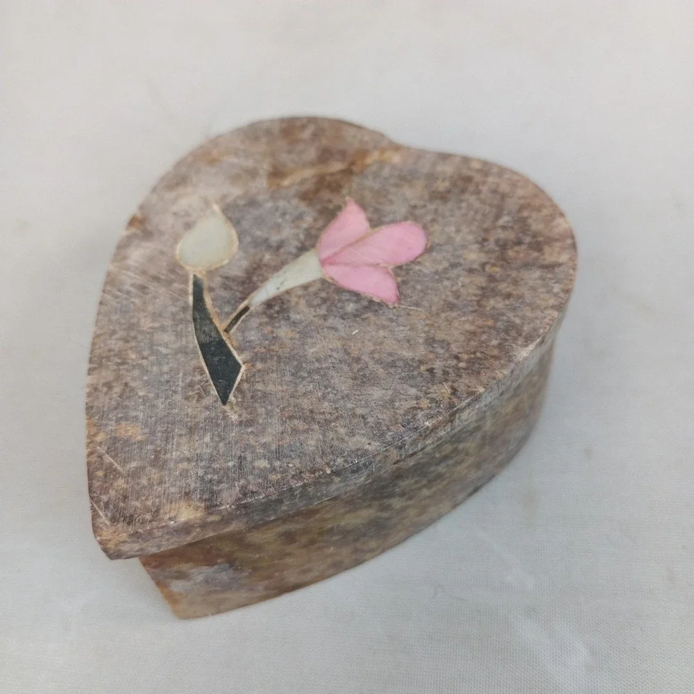 Heart Shaped Soapstone Trinket Box With Mother Of Pearl Flower Inlay 3.5